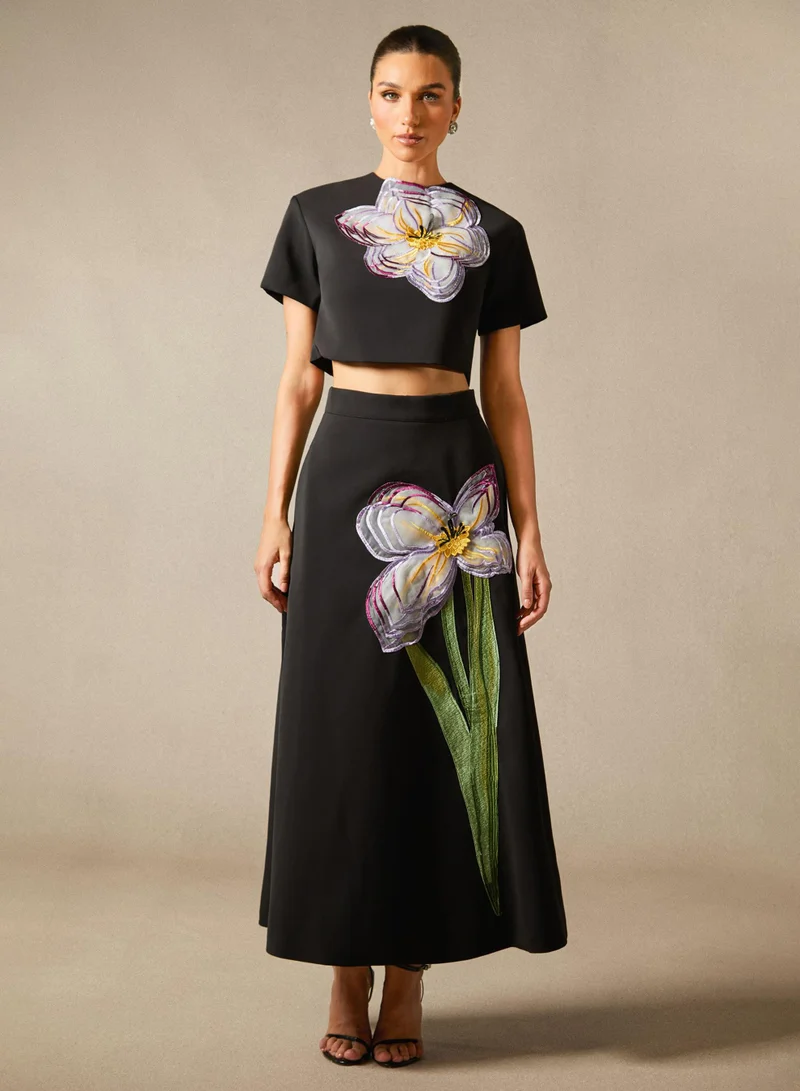 سنفير طقم بلوزة وتنورة قصيرة بأكمام قصيرة وتطريز زهور الأنجليكا